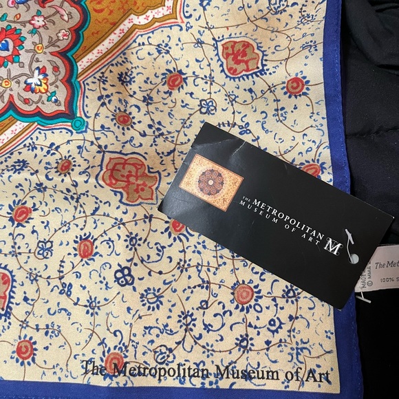 Metropolitan Museum of Art Silk Scarf - Picture 10 of 11